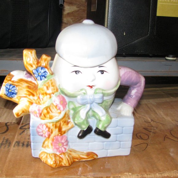 FIETZ Humpty Dumpty Teapot - Picture 4 of 4